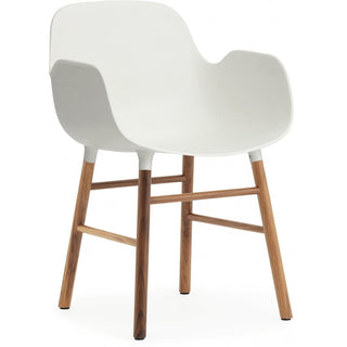 Normann Copenhagen Armlehnstuhl | Form - Stuhl - Normann Copenhagen - Nuss - Weiß