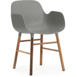 Normann Copenhagen Armlehnstuhl | Form - Stuhl - Normann Copenhagen - Nuss - Grau