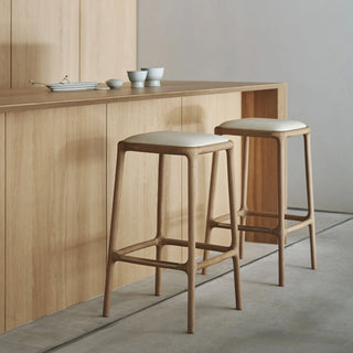 NF-BS01 Barhocker - Barhocker - Karimoku Case - Eiche natur | Stoff: Maple 102 -