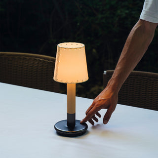 Santa Cole Akkulampe | Basica Minima - Outdoor Lampe - Santa Cole - genähtes beiges Pergament -