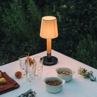 Santa Cole Akkulampe | Basica Minima - Outdoor Lampe - Santa Cole - genähtes beiges Pergament -