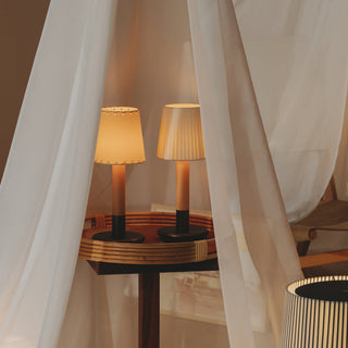 Santa Cole Akkulampe | Basica Minima - Outdoor Lampe - Santa Cole - genähtes beiges Pergament -