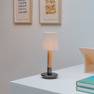 Santa Cole Akkulampe | Basica Minima - Outdoor Lampe - Santa Cole - genähtes beiges Pergament -