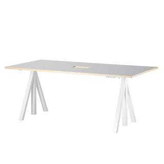 Work 2 Schreibtisch Höhenverstellbar - Tisch - String Furniture - L160 x T78cm - Linoleum hellgrau mit Einfassung in Esche