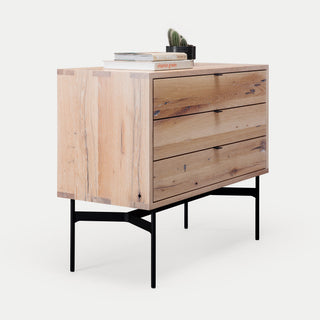 Janua Kommode | SC 21 - Kommode - Janua - Eiche weißpigmentiert mit Metallgestell -