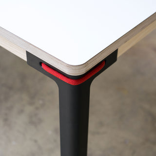 Seiltänzer Tisch - Tisch - Nils Holger Moormann - 90 x 90cm - Laminat - Weiß